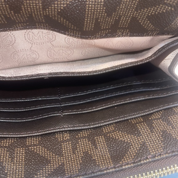 Michael Kors monogram crossbody - Picture 8 of 12